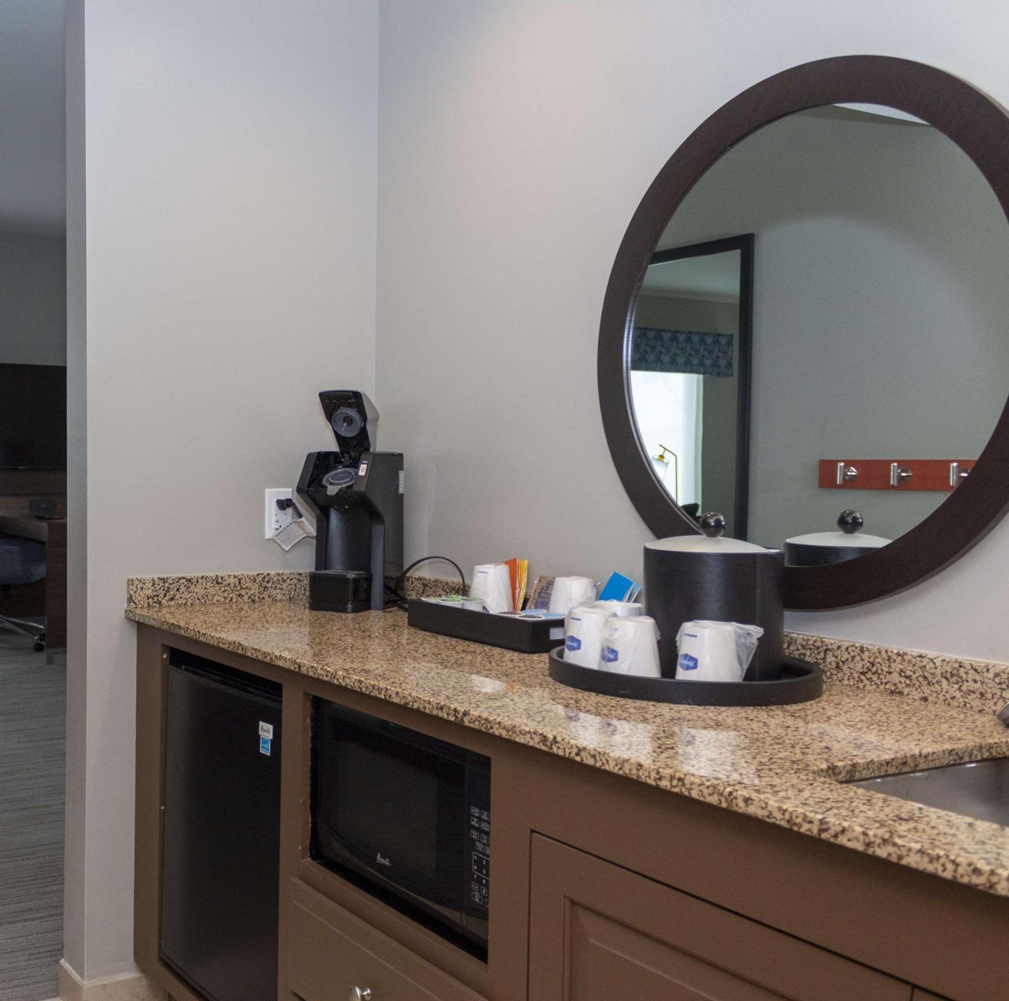 Hampton & Hotel Riverton