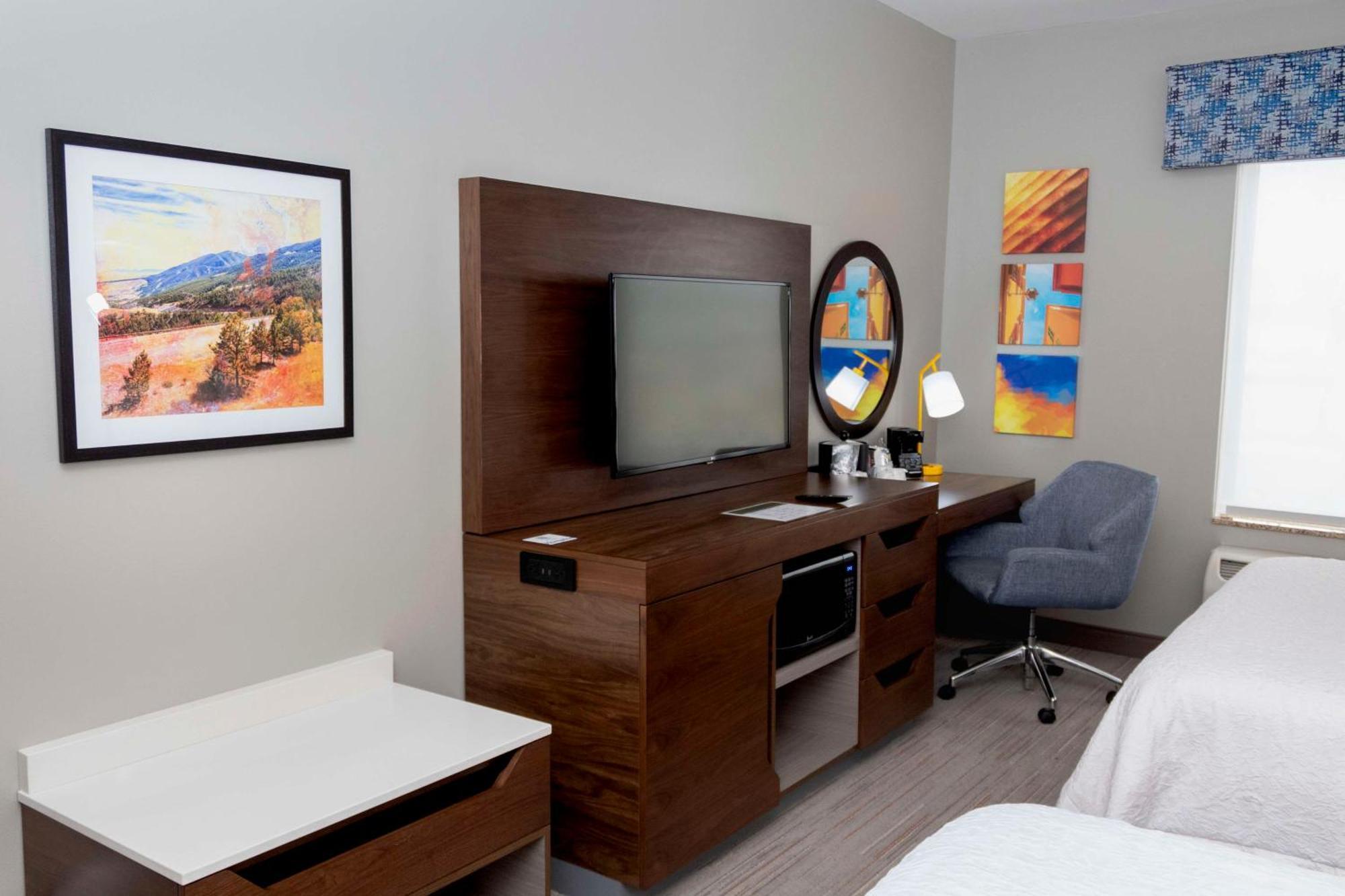 Hampton & Hotel