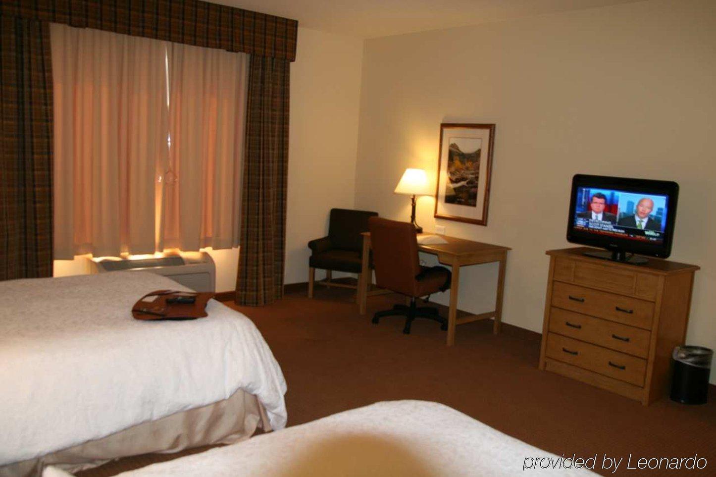 Hampton & Hotel